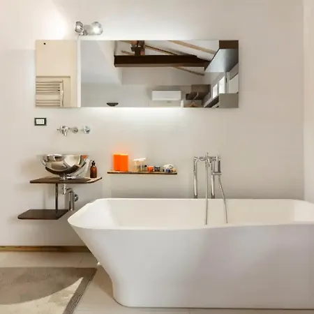 Bright And Peaceful Apartment In Historic Palazzo Bologna Exterior photo