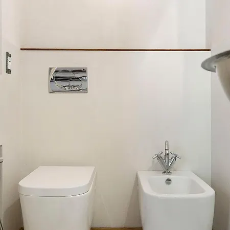 Bright And Peaceful Apartment In Historic Palazzo Bologna Exterior photo