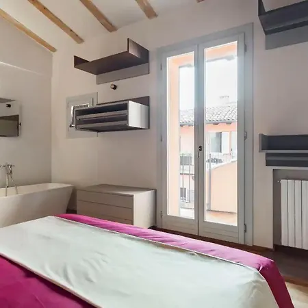 Bright And Peaceful Apartment In Historic Palazzo Bologna Exterior photo