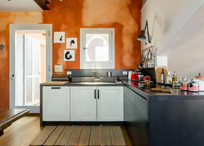 Bright And Peaceful Apartment In Historic Palazzo